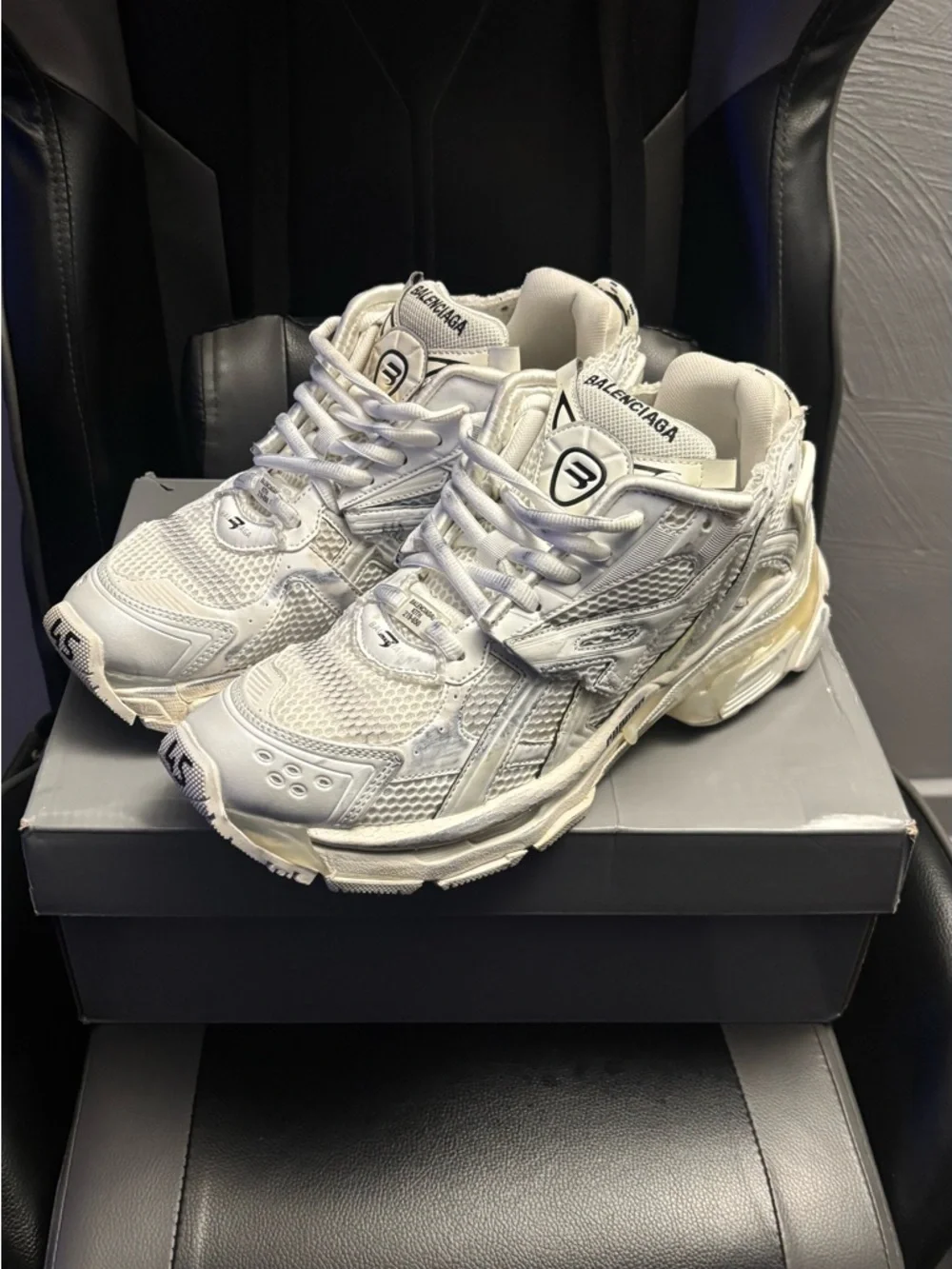 Balenciaga Runners ‘White’ - Picture 3 of 11